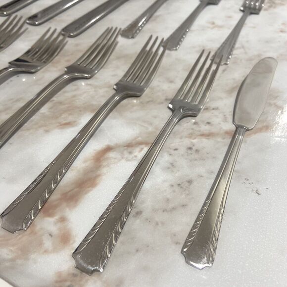 DS 19 pc Stainless Flatware USA Dinner Forks & Knives, Salad Forks, Butter Knife - Picture 4 of 16